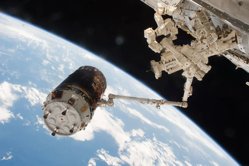 17-htv-6-canadarm-iss-nasa.png